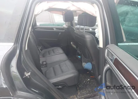 2016 Volkswagen Touareg Vr6 Lux z USA, uszkodzony, nr VIN WVGEF9BPXGD011234